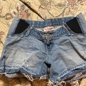 Maternity shorts size 6